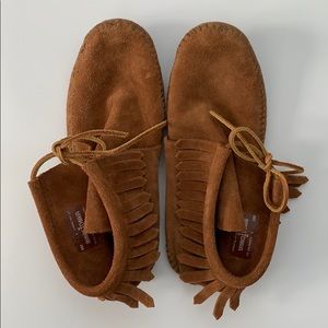 Minnetonka fringed Moccasin size 7